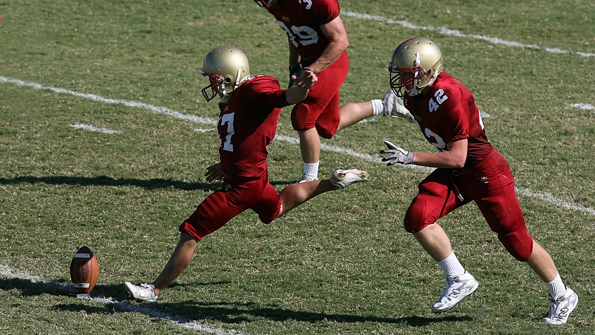 巴萨以技术优势统治比赛中轴线，巴萨顶级中场